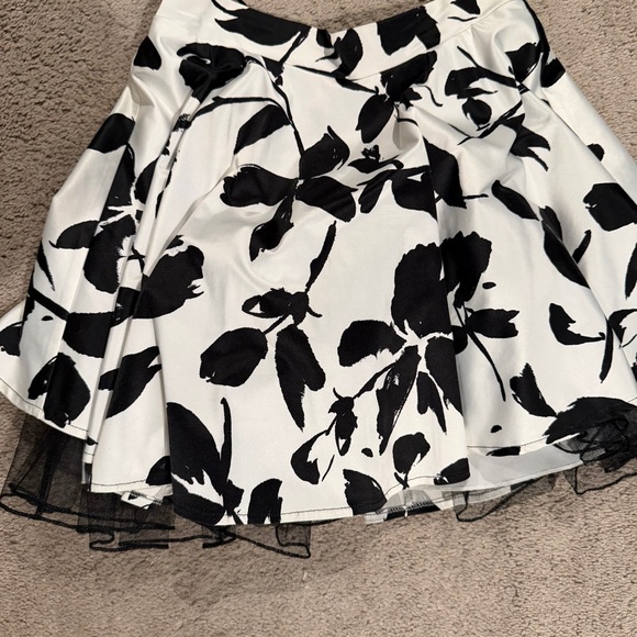 City Triangles Black Lace Crop Top - Picture 3 of 3